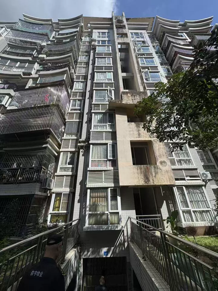 珠海市香洲区香洲梅华东路188号(华南名宇)12栋2单元1105房