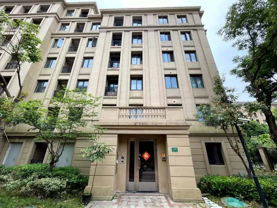 上海市金山区枫泾镇枫湾路660弄190号602室