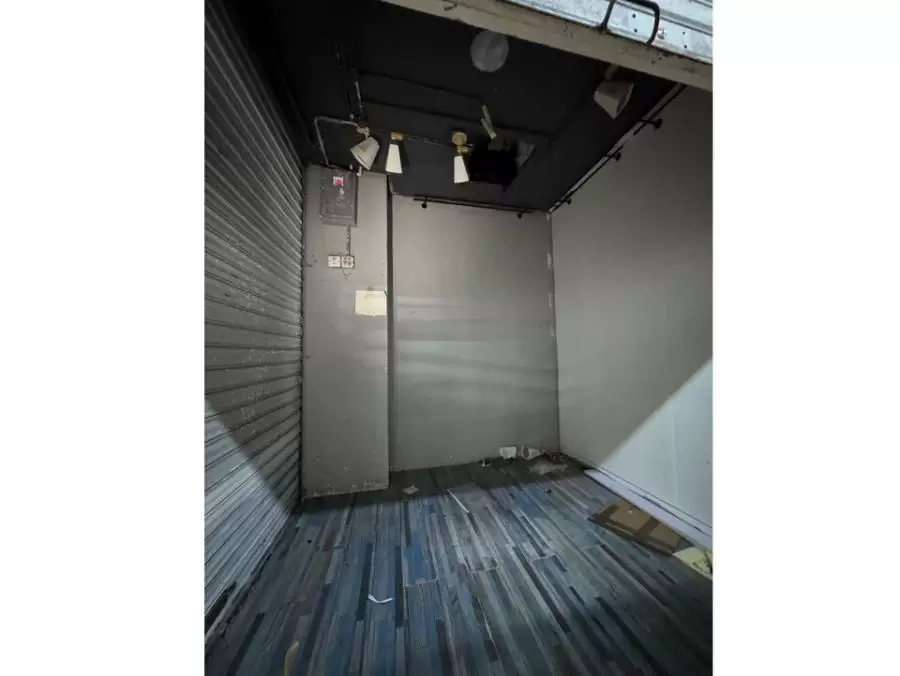 上海市虹口区七浦路168号2层2街21室