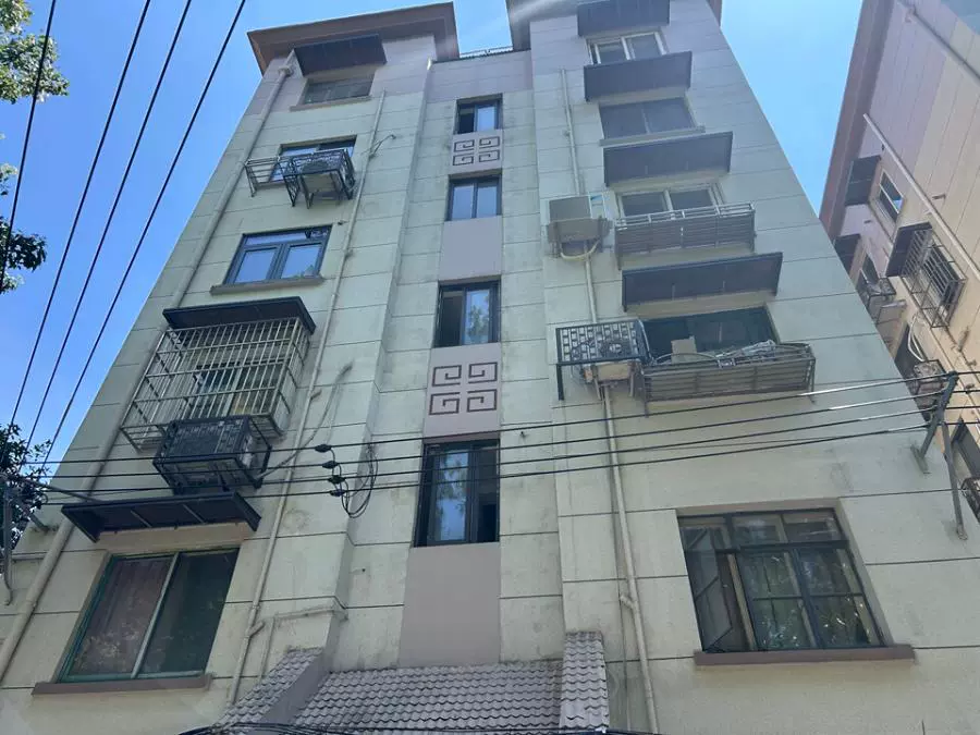 上海市虹口区车站北路611弄1号201室